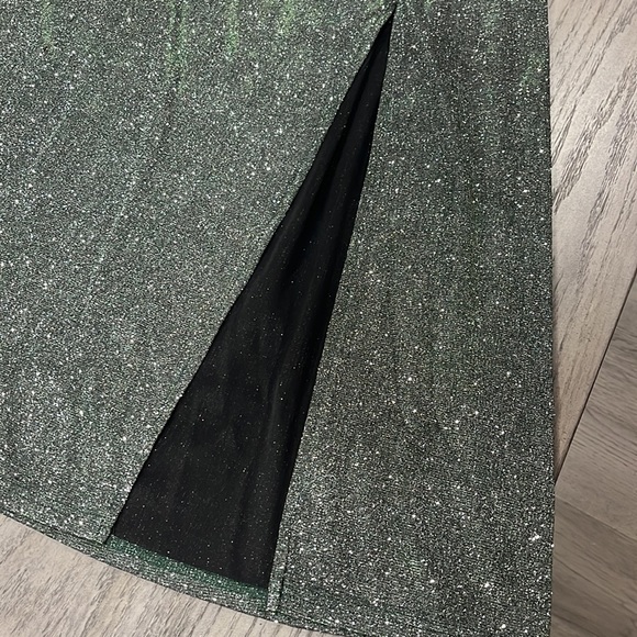 Long sparkling green dress - Picture 4 of 7